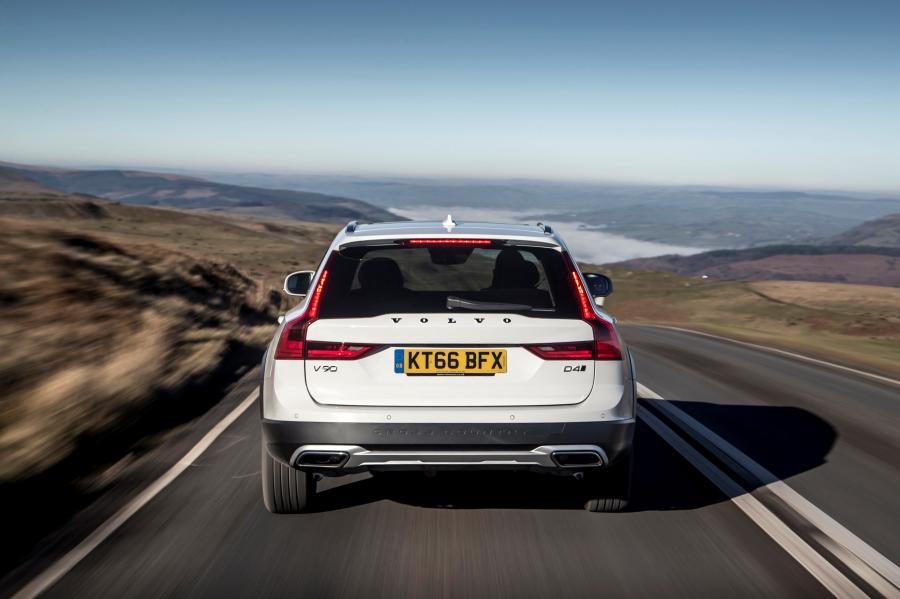  Volvo V90 D4 Cross Country 2017 года  (UK) (фото 9 из 40)